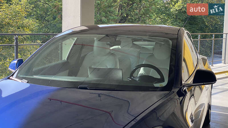 Седан Tesla Model 3 2018 в Києві