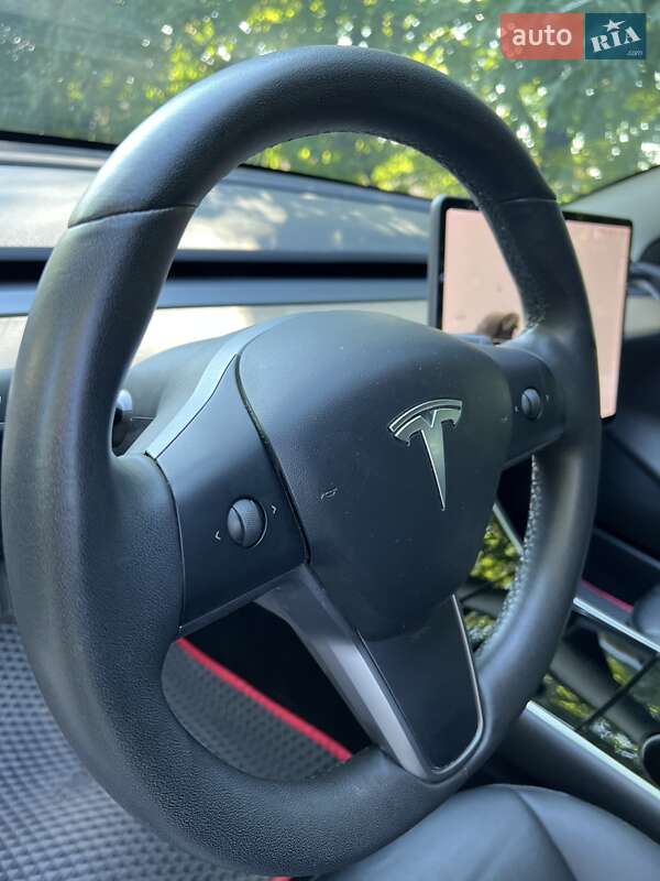 Седан Tesla Model 3 2019 в Киеве