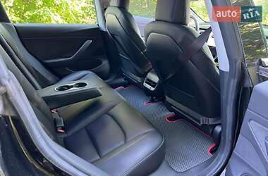 Седан Tesla Model 3 2019 в Киеве