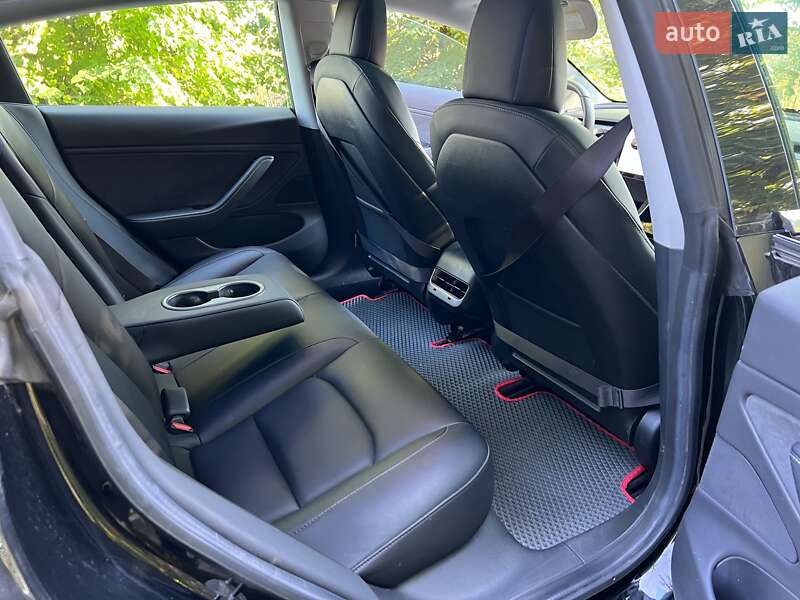 Седан Tesla Model 3 2019 в Киеве