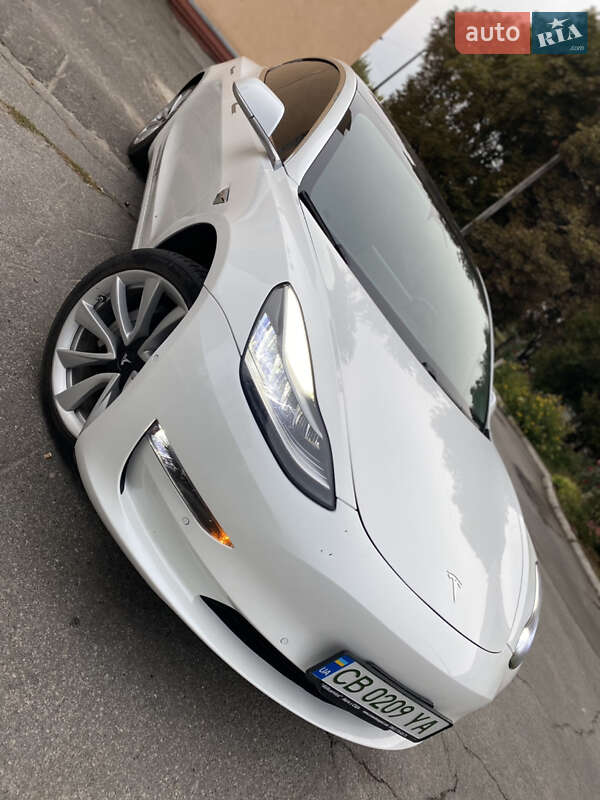 Седан Tesla Model 3 2018 в Чернигове