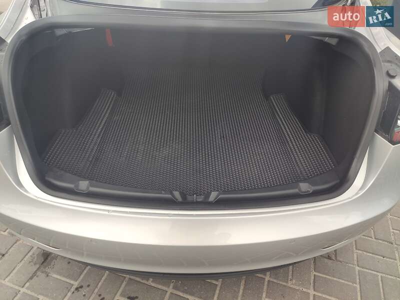 Седан Tesla Model 3 2017 в Ивано-Франковске