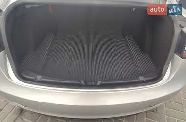 Седан Tesla Model 3 2017 в 