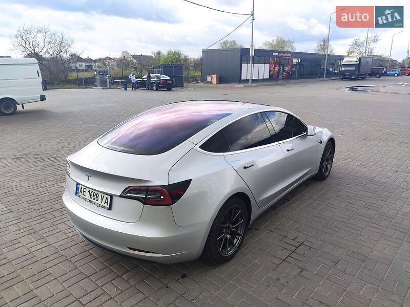 Седан Tesla Model 3 2017 в Ивано-Франковске