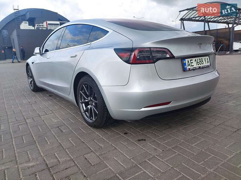 Седан Tesla Model 3 2017 в Ивано-Франковске