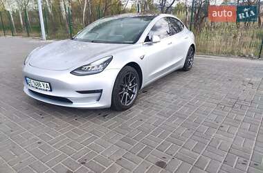 Седан Tesla Model 3 2017 в 