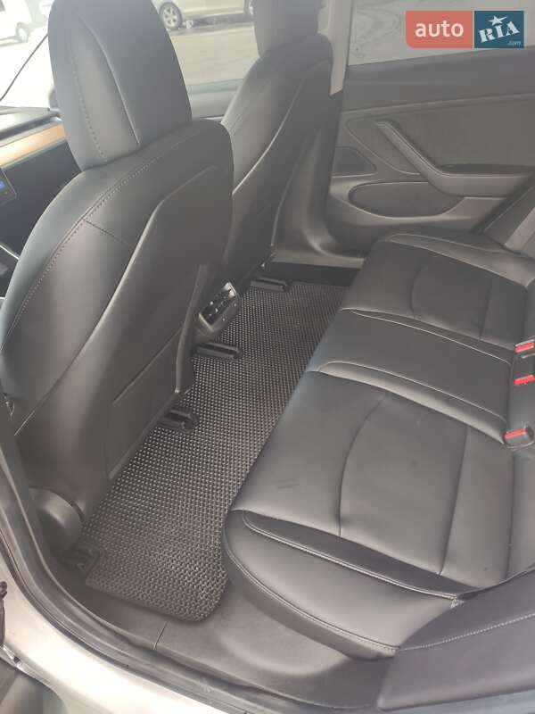 Седан Tesla Model 3 2017 в Ивано-Франковске