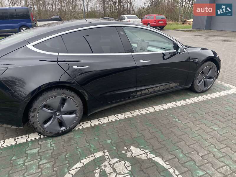 Седан Tesla Model 3 2019 в Києві