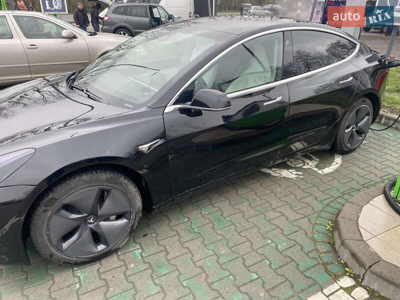 Седан Tesla Model 3 2019 в Києві