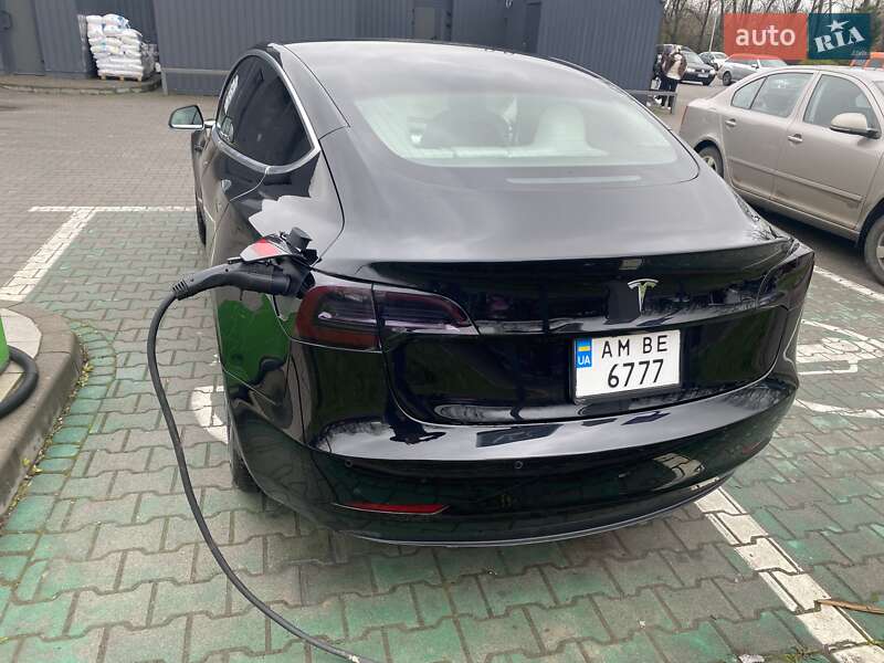 Седан Tesla Model 3 2019 в Киеве