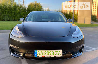 Седан Tesla Model 3 2021 в Киеве