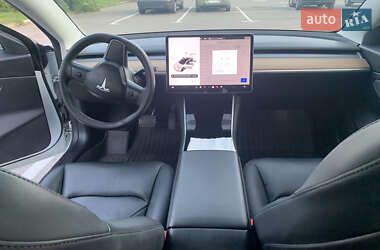 Седан Tesla Model 3 2019 в 