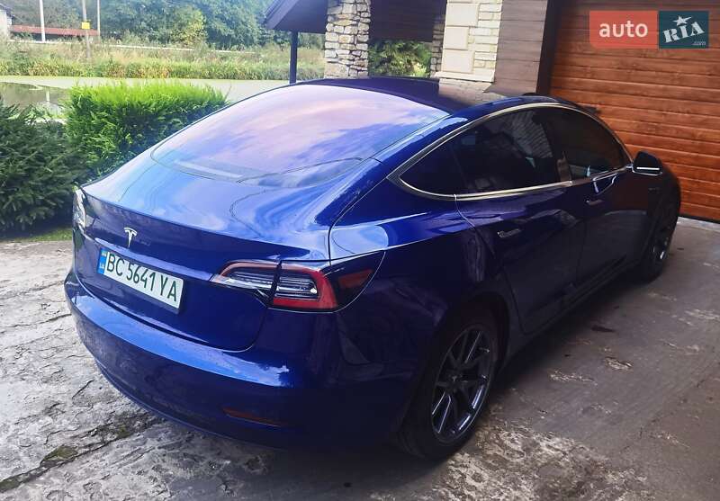 Седан Tesla Model 3 2018 в Львові