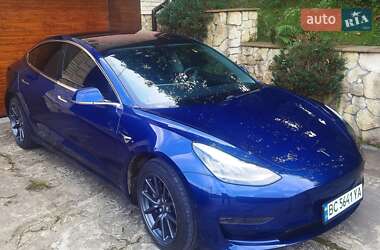 Седан Tesla Model 3 2018 в Львове