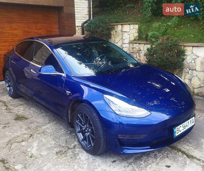 Седан Tesla Model 3 2018 в Львові