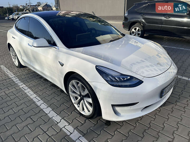 Седан Tesla Model 3 2019 в Івано-Франківську