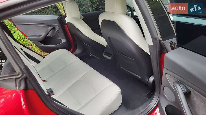 Седан Tesla Model 3 2022 в Киеве