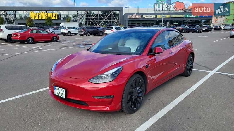 Седан Tesla Model 3 2022 в Киеве