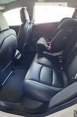 Седан Tesla Model 3 2019 в 