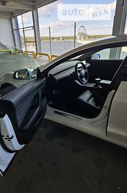 Седан Tesla Model 3 2019 в 