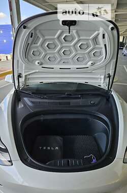 Седан Tesla Model 3 2019 в 