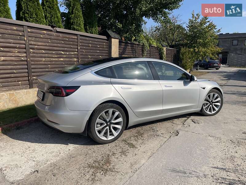 Седан Tesla Model 3 2018 в Києві