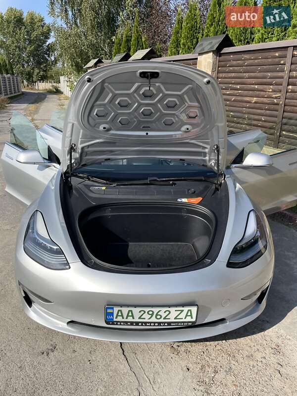 Седан Tesla Model 3 2018 в Києві