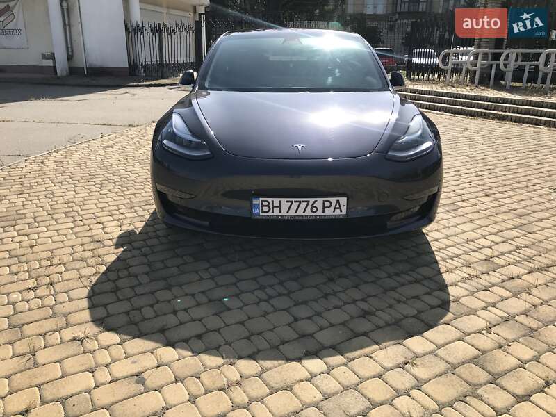 Седан Tesla Model 3 2018 в Одесі