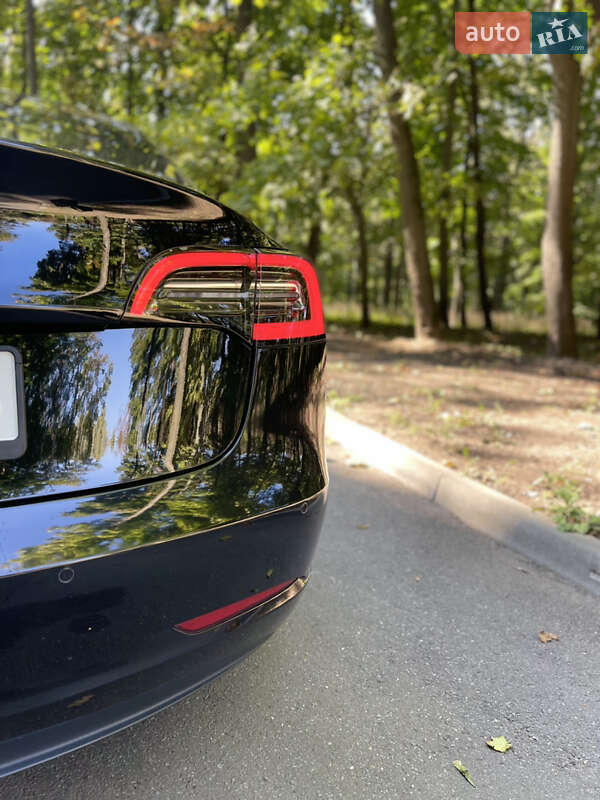 Седан Tesla Model 3 2018 в Харкові