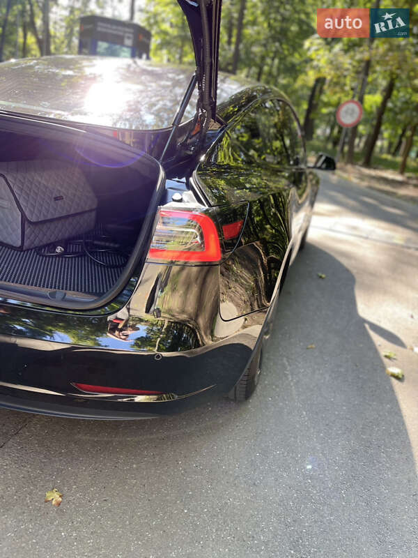 Седан Tesla Model 3 2018 в Харкові