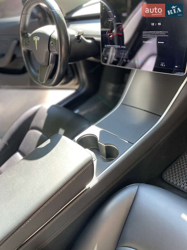 Седан Tesla Model 3 2018 в Харкові