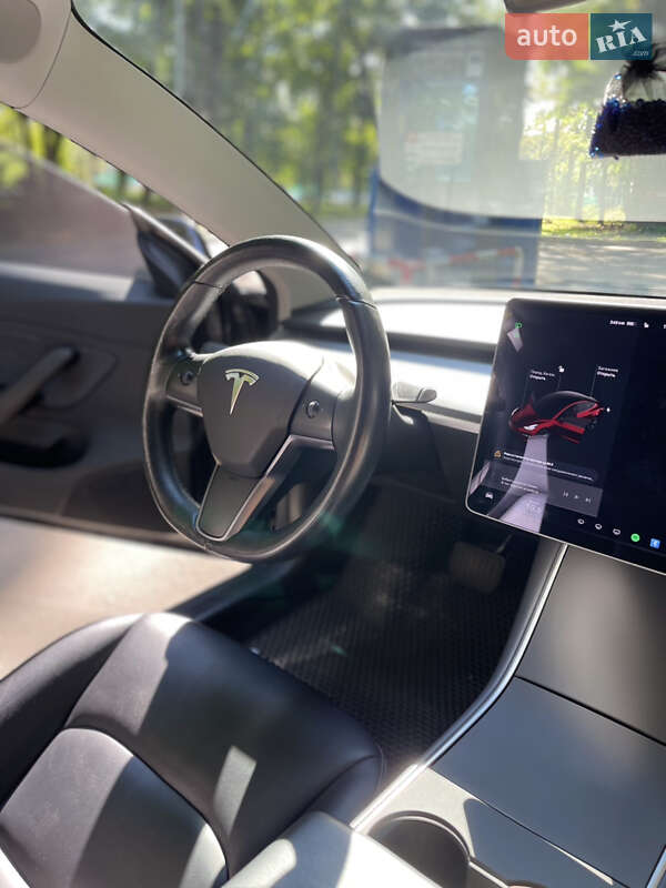 Седан Tesla Model 3 2018 в Харкові