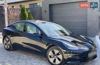 Седан Tesla Model 3 2021 в Киеве