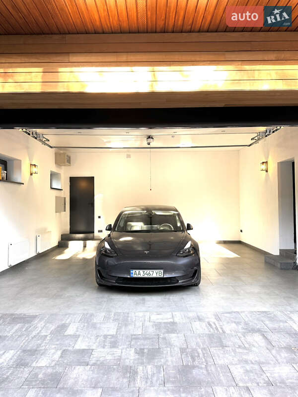 Седан Tesla Model 3 2021 в Києві
