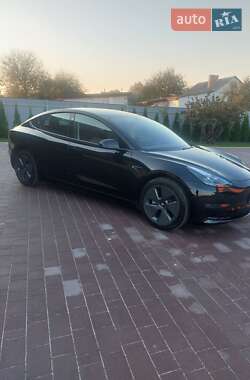 Седан Tesla Model 3 2021 в 