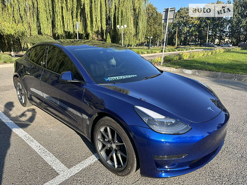 Седан Tesla Model 3 2023 в Киеве