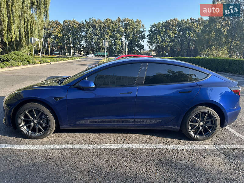 Седан Tesla Model 3 2023 в Сумах