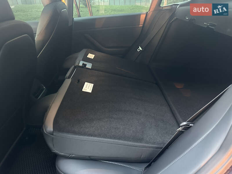Седан Tesla Model 3 2023 в Сумах