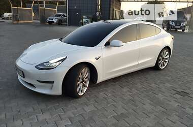 Седан Tesla Model 3 2019 в Звягеле