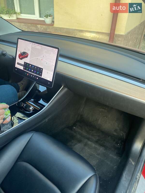 Седан Tesla Model 3 2018 в Ужгороде