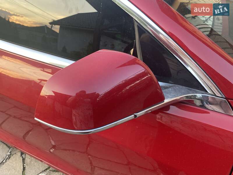 Седан Tesla Model 3 2018 в Ужгороде