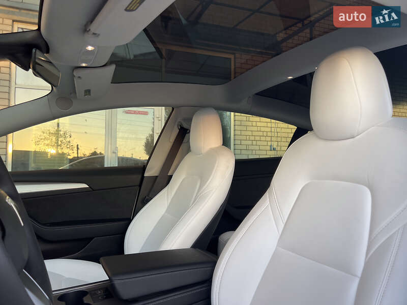 Седан Tesla Model 3 2022 в Днепре