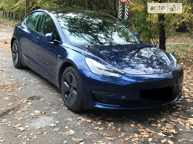 Седан Tesla Model 3 2021 в Киеве