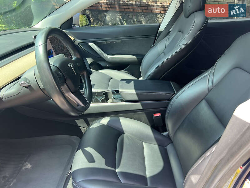 Седан Tesla Model 3 2018 в Запоріжжі