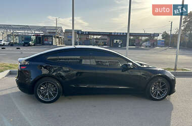 Седан Tesla Model 3 2021 в 