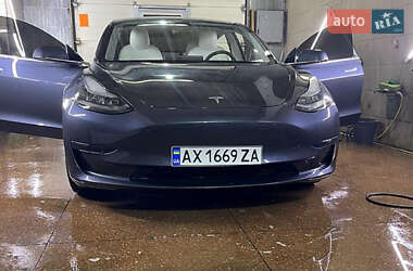 Седан Tesla Model 3 2019 в 