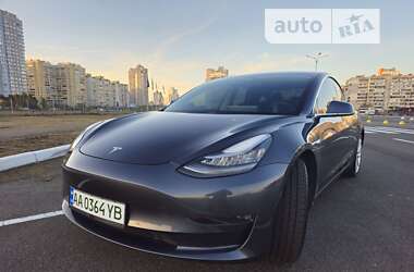 Седан Tesla Model 3 2020 в Киеве