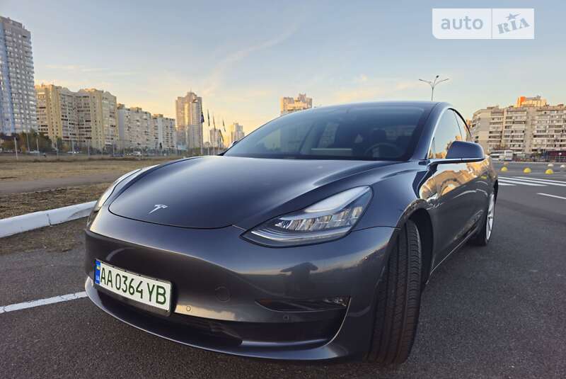 Седан Tesla Model 3 2020 в Києві