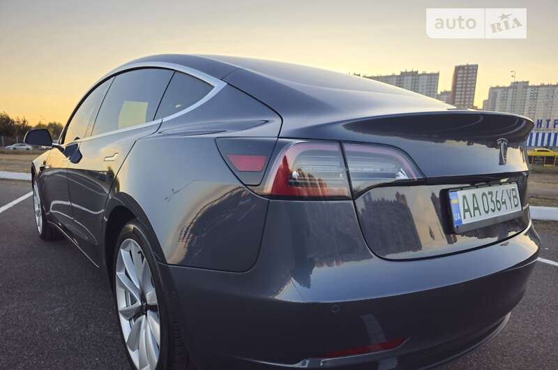 Седан Tesla Model 3 2020 в Києві