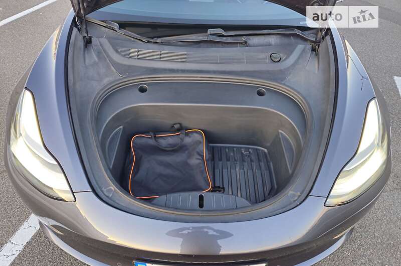 Седан Tesla Model 3 2020 в Києві
